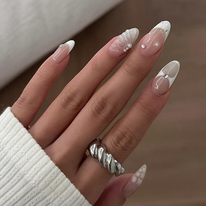 BZ1878 aussi brillant que les étoiles