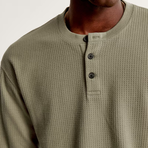 Nuovi stili 2023 cotone 100% da uomo a <span class=keywords><strong>maniche</strong></span> <span class=keywords><strong>lunghe</strong></span> Waffle a griglia Henley camicie classiche con bottoni termici Henley - Product Image 4