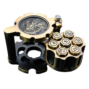Dado Metálico Poliédrico 7 en 1 con Forma de Bala, Contenedor Giratorio Tipo Cilindro de Revólver para Juegos de Mesa con Temática de D&D, Ciencia Ficción, Guerra y Crimen - Product Image 1