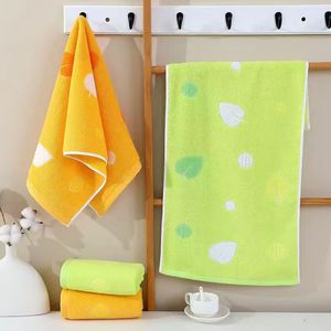 Serviette de bain en coton 100% en gros, logo jacquard personnalisé, design tissé, serviette pour le visage pour essuyer la sueur - Product Image 1