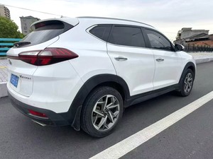 Tucson 2023 con guida a sinistra, SUV ibrido turbo, interni in pelle scura, pneumatici R17, tetto apribile, modello per esportazione cinese - Product Image 3