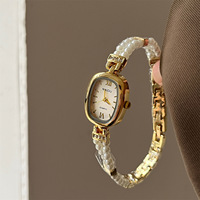 Montre rétro pour femme avec bracelet compact style perle, montre à quartz simple de luxe léger médiéval Naidu