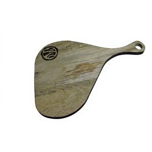 Planche à découper en bois avec poignée, finition naturelle, forme rectangulaire, planche de cuisine monobloc - Product Image 1