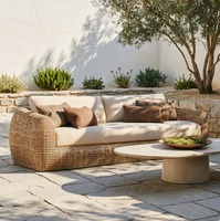 Conjunto de Sofá de Ratán Curvo Ancho Tejido a Mano para Patio, con Cojines Decorativos en Tonos Neutros, Muebles de Jardín