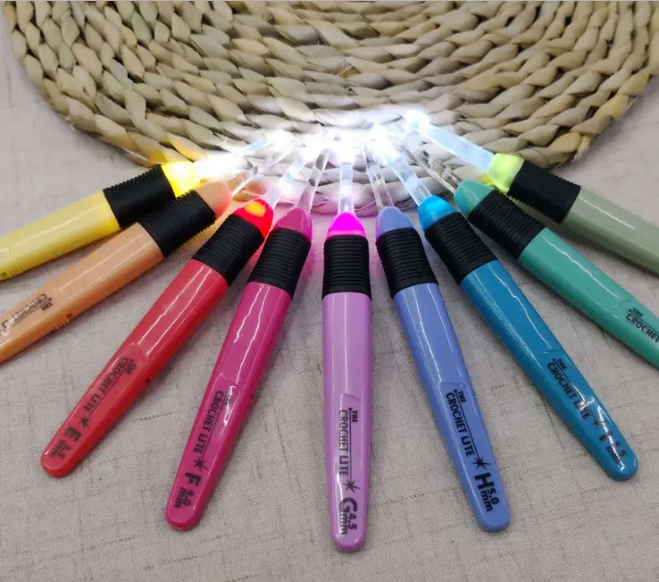 Professional 9で1 USB LED Light Up Crochet Hook Knitting Needle Set Sewing Kit Weave Sewing Craft Tool