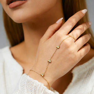 Cadena corporal de acero inoxidable con forma de corazón, chapada en oro de 18k con engaste de diamantes para uso diario. - Product Image 1