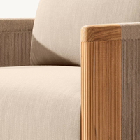 Allwetter-Seilgeflecht-Sessel mit Massivholzrahmen aus Teakholz, geriffelten Details und cremefarbenem Kissen, Robuster Loungesessel für Garten und Terrasse
