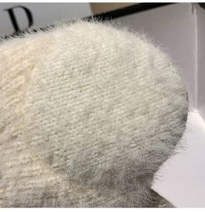 Gorro de Punto de Invierno Moderno para Mujer, con Orejeras Gruesas y Diseño Hueco en la Parte Superior, Ideal para Actividades al Aire Libre - Product Image 4
