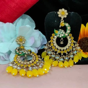 Kundan chandbalis แบบดั้งเดิมที่สวยงามด้วยลวดลายนกยูงและไข่มุกลดลงต่างหูชาติพันธุ์ที่สง่างามสำหรับงานแต่งงานและงานรื่นเริง - Product Image 5