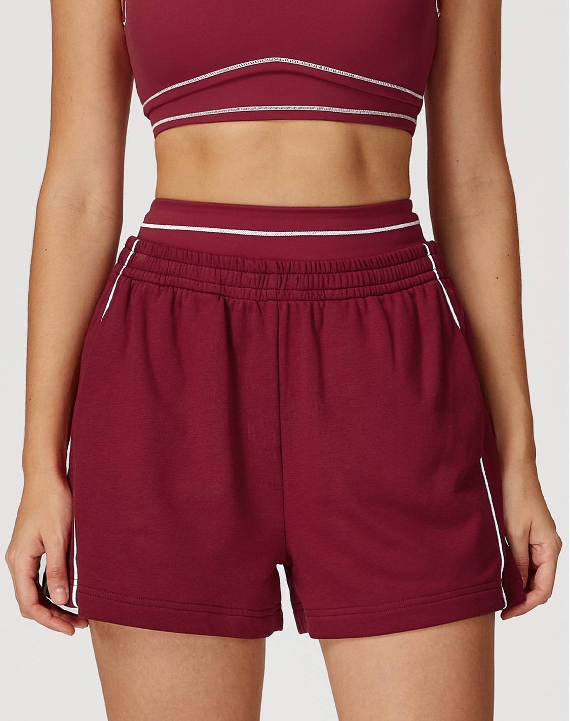 Pockets High-Waist Activewear Pants: side profile showing stretch, rise and leg-opening fit