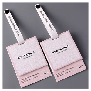 Tùy chỉnh thương hiệu cá nhân thời trang màu hồng treo tag Chất lượng cao môi trường quần áo treo tag - Product Image 1