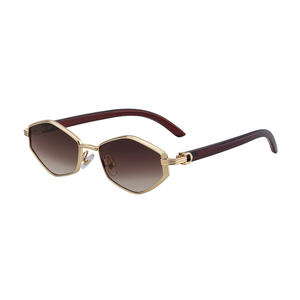 Gafas de Sol Poligonales para Mujer Cy-8898, Montura Metálica Negra, Protección UV400, Estilo Urbano Moderno - Product Image 5