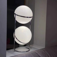 Fabricante de China, lámpara de mesa LED de alto brillo multicolor moderna acrílica de hierro para el hogar, dormitorio, sala de estar, mesita de noche