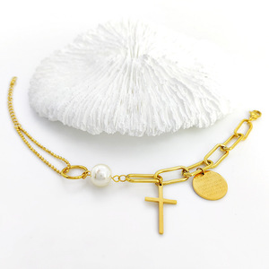 Bracelet à breloques en acier inoxydable plaqué or 18 carats pour femmes avec pendentif croix et rond |   Design de chaîne à maillons minimaliste et tendance - Product Image 4