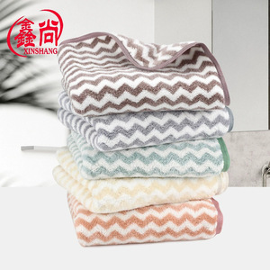 Toallas Faciales de Felpa Coral 35x75cm con Patrón Chevron, Suaves y Absorbentes para Uso Doméstico - Product Image 3