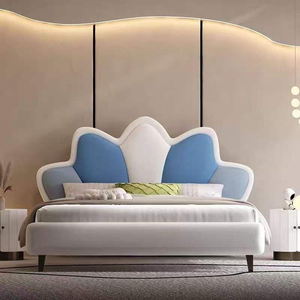 Letto in Pelle di Alta Gamma, Moderno e Lussuoso, Matrimoniale Imbottito Sospeso, Arredamento per Camera da Letto di Villa - Product Image 1