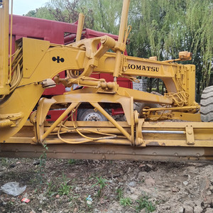 Motoniveladora Komatsu GD511A con Motor para Operaciones de Nivelación de Terrenos de Gran Extensión - Product Image 6