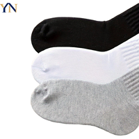 Chaussettes mi-mollet pour femmes en noir, blanc et gris, couleurs unies, chaussettes simples et polyvalentes pour le printemps et l'automne