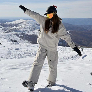 Fournisseur en gros Veste et pantalon de ski Combinaison de ski adulte à capuche unisexe pour les sports de neige - Product Image 4