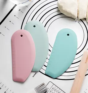 Multi-Purpose Kitchen Dough Cutter Tool Pastry Bowl and Bench Scraper Food Scraper for Bread Dough Baking Cake Fondant Icing