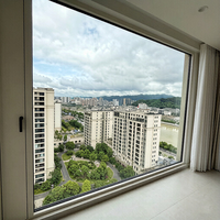 Ventana de Aluminio con Doble Acristalamiento y Microventilación, Resistente a Huracanes, con Mosquitera Integrada, Insonorizada y con Aislamiento Térmico