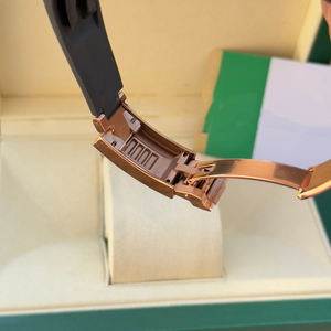 Perfectamente terminado. Bisel de Cerámica con Anillo Exterior Metálico Adicional. Añadiendo detalles gradualmente. Reloj Mecánico para Hombre - Product Image 4