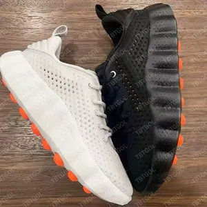 รองเท้าลำลองดีไซน์เนอร์รุ่น 2026 รุ่น 001 002 สำหรับผู้ชายและผู้หญิง เหมาะสำหรับก่อนแข่งขัน เทคโนโลยีที่สวมใส่สบาย น้ำหนักเบา สีพื้นเรียบง่าย สไตล์รองเท้าเดิน - Product Image 1