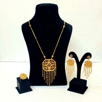 Parure de bijoux géométriques en laiton plaqué or 24 carats, collier, boucles d'oreilles et bague, style vintage, tendance, pour femme, idéale pour les soirées