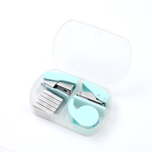 Mini <span class=keywords><strong>Engrapadora</strong></span> Manual de Plástico 4 en 1, Juego de Papelería con Grapas de 13/14 mm y Capacidad <span class=keywords><strong>para</strong></span> 5 Hojas <span class=keywords><strong>para</strong></span> Estudiantes - Product Image 6