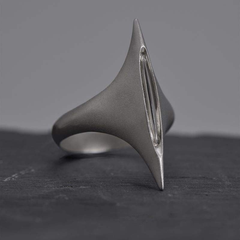 Niche Minimalist Textured Ring