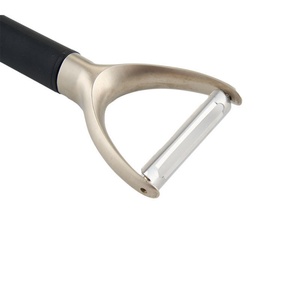 Éplucheur multifonction en acier inoxydable avec manche en aluminium pour fruits et légumes |   Outil de cuisine manuel durable pour les pommes et les mangues - Product Image 3