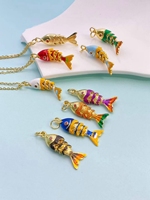 Pendentif poisson coloré en émail pour l'été, breloque plaquée or en forme de poisson, breloque en laiton et cuivre, collier en gros