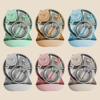 Ensemble de vaisselle pour bébé en silicone non toxique personnalisé par le fabricant, assiette, bol à ventouse, gobelet, bavoir, cuillère, Kingkam
