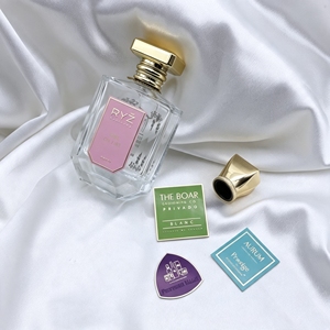 Étiquettes personnalisées en aluminium durable et écologique avec logo 3D en relief, résistantes aux rayures et imperméables, pour l'emballage de bouteilles de parfum et la marque. - Product Image 4