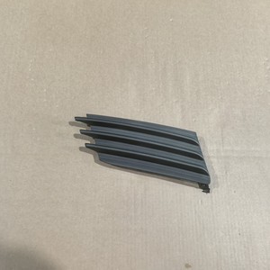 Grille inférieure du pare-chocs arrière Toyota NX200 52567-78010 52568-78010 Pièce de rechange ABS pour les modèles 2018-2021 - Product Image 2