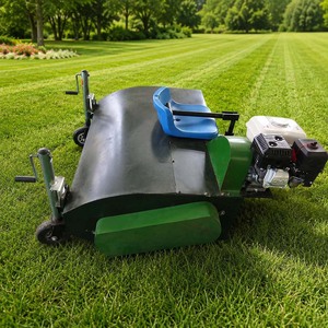 Machine à brosser le gazon artificiel à essence, machine à brosser l'herbe synthétique pour l'entretien des terrains de football - Product Image 1