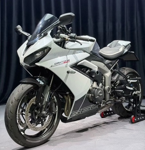 Utilisé pour la <span class=keywords><strong>Victory</strong></span> Daytona 660 en 2025. Motocyclettes sportives de 660 cm³. Disposer d'un ABS. Motocyclettes d'occasion de haute qualité. - Product Image 1