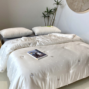 Couette en fibres de protéines de soja 60 fils, jacquard de soie, double taille, écologique, pour usage domestique hivernal - Product Image 1