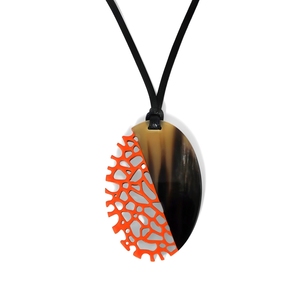 Pendentif bohème exquis en corne de buffle, bijoux artisanaux bio pour femmes, accessoires esthétiques de style ethnique vintage - Product Image 1