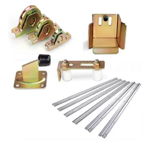 Kit de quincaillerie fiable <span class=keywords><strong>pour</strong></span> <span class=keywords><strong>portail</strong></span> <span class=keywords><strong>coulissant</strong></span> industriel robuste, en acier zingué, avec rail de guidage, roue dentée et système de commande à cantilever - Product Image 1