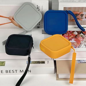 Monedero de silicona cuadrado ligero y personalizado, mini bolsa para auriculares con cremallera, ideal para viajes y compras. - Product Image 2