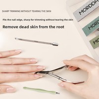 Kit complet d'outils de soin des ongles en plastique, comprenant des ciseaux à cuticules, un repousse-cuticules en acier, une éponge de polissage et une bande abrasive