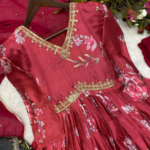 Robes pour femmes Costume droit en rayonne et coton avec Dupatta pour vêtements de fête de l'exportateur et du fabricant indiens - Product Image 1