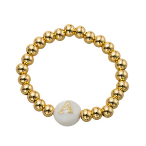 Anillo de cuentas de acero inoxidable chapado en oro de 18 quilates resistente al agua de moda con anillo de letra de concha de piedra natural - Product Image 6
