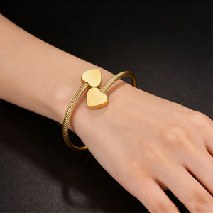 Bracelets tendance en <span class=keywords><strong>fil</strong></span> d'acier inoxydable avec joli double cœur - Breloque ajustable personnalisable avec nom ou lettre pour <span class=keywords><strong>bracelet</strong></span> jonc - Product Image 5