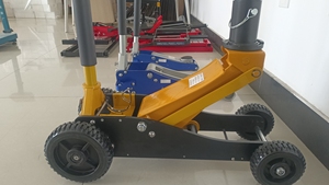 <span class=keywords><strong>Cric</strong></span> <span class=keywords><strong>hydraulique</strong></span> tout-terrain 3 tonnes à grandes roues pour camions, VUS, VTT et véhicules tout-terrain - Product Image 4