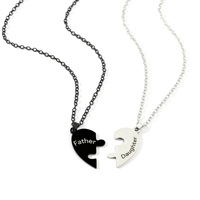 Collier tendance en acier inoxydable noir et blanc avec pendentif en forme de cœur et lettre anglaise