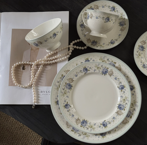 Service de table en céramique à motif de roses bleues, assiette, tasse et soucoupe en porcelaine, vaisselle élégante pour le thé de l'après-midi, restaurant de mariage - Product Image 3