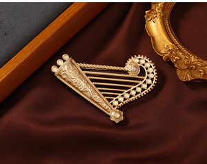 Broche de Cristal Retro Luxuoso em Liga de Zinco com Revestimento em Ouro Rosa para Crianças e Presentes de Noivado e Casamento Unissex - Product Image 6