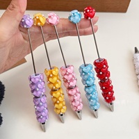 Pena Manik-Manik Focal Beads Warna Macaron Bentuk Hati, Pena DIY dengan Manik-Manik Tanah Liat, Pena Bola Partikel Mini Kreatif dan Lucu untuk Hadiah Alat Tulis